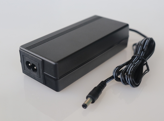 24v 3a Adapter zasilania IEC61558 Certyfikowany zasilacz przełącznikowy dla pulpitu